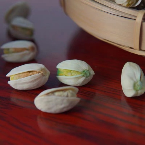 Naturally opened pistachios, salt-baked original snacks for pregnant women, nuts, roasted seeds and nuts, dried fruit snacks, new arrivals