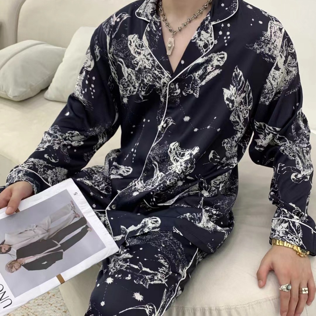 검은 배경에 얼룩진 꽃