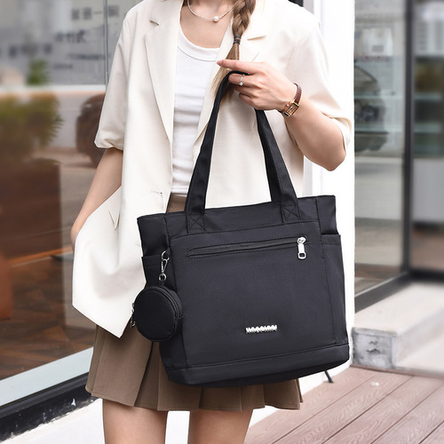 Large-capacity tote bag for women, stylish shoulder bag, suitable for commuting, crossbody bag, trendy and versatile, hand-held bag