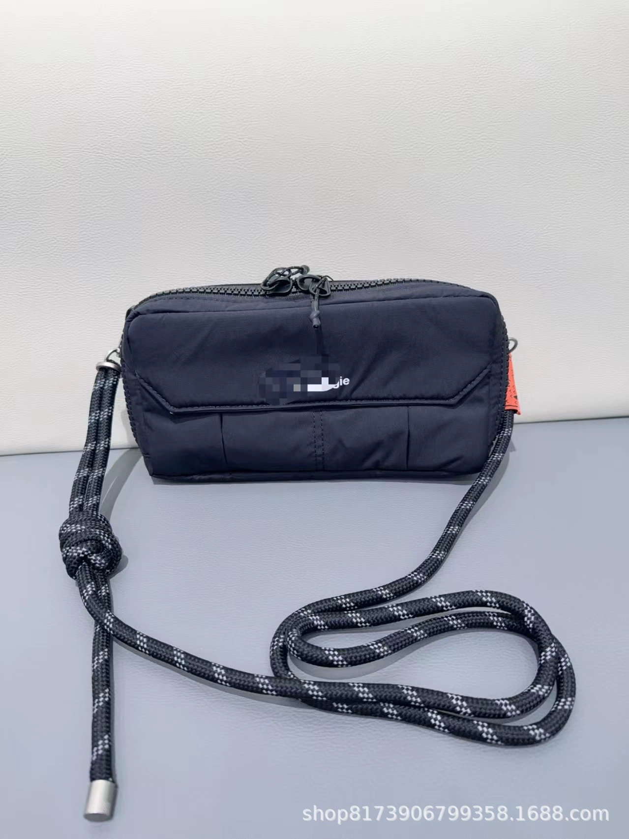 Shoulder bag, sports one-shoulder bag for men and women