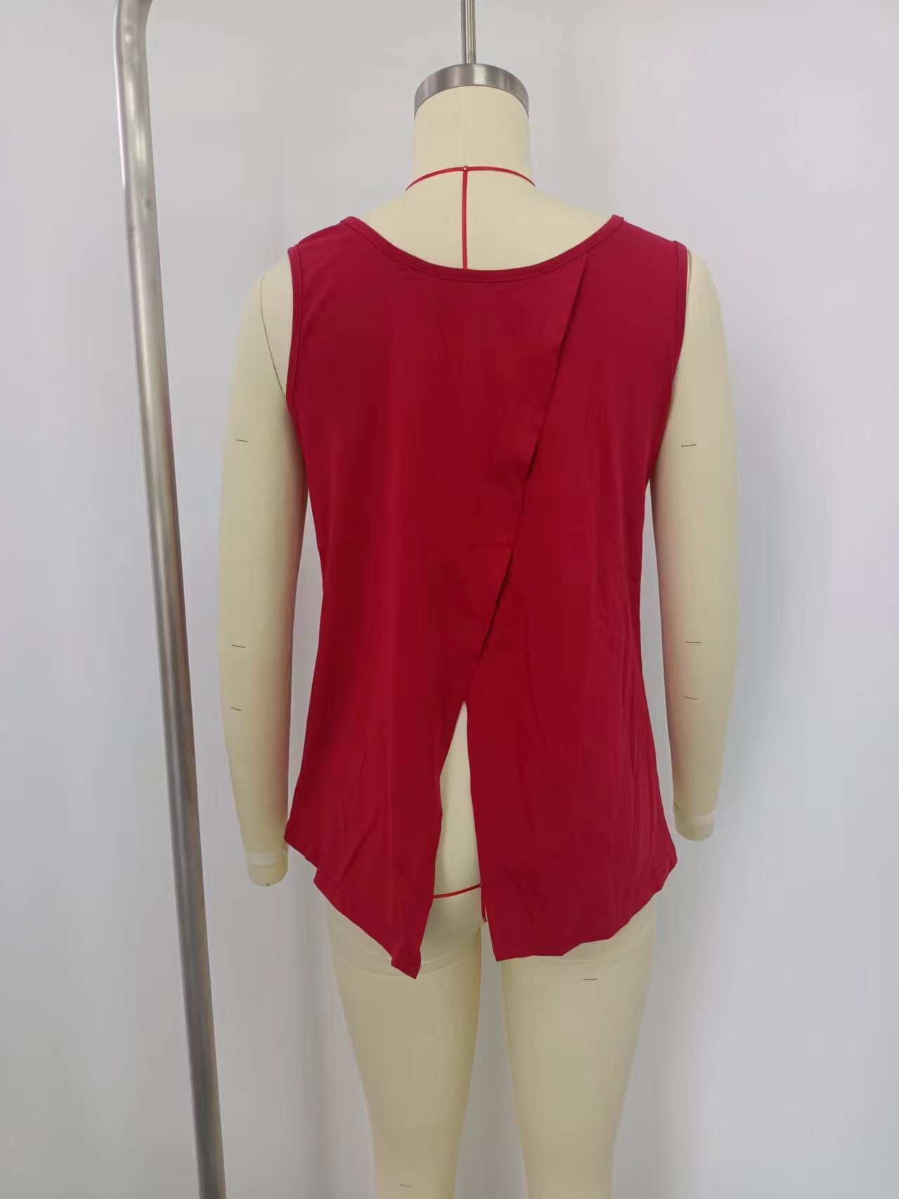 Vente En Gros Femmes Décontractée Style Simple Vêtement De Rue Couleur Unie Sans Manches T-shirts display picture 2