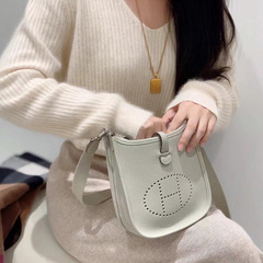 新商品のトップ層のエバリン牛革の本革の女性カバン2024ミニ透かし彫りの小さい包みのファッションの肩の完成品の斜め掛けのショルダーバッグ