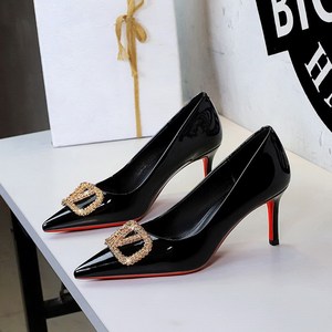 8351-AK202 European and American style sexy red sole gold rhinestone V-buckle pointed high-end patent leather fine follo