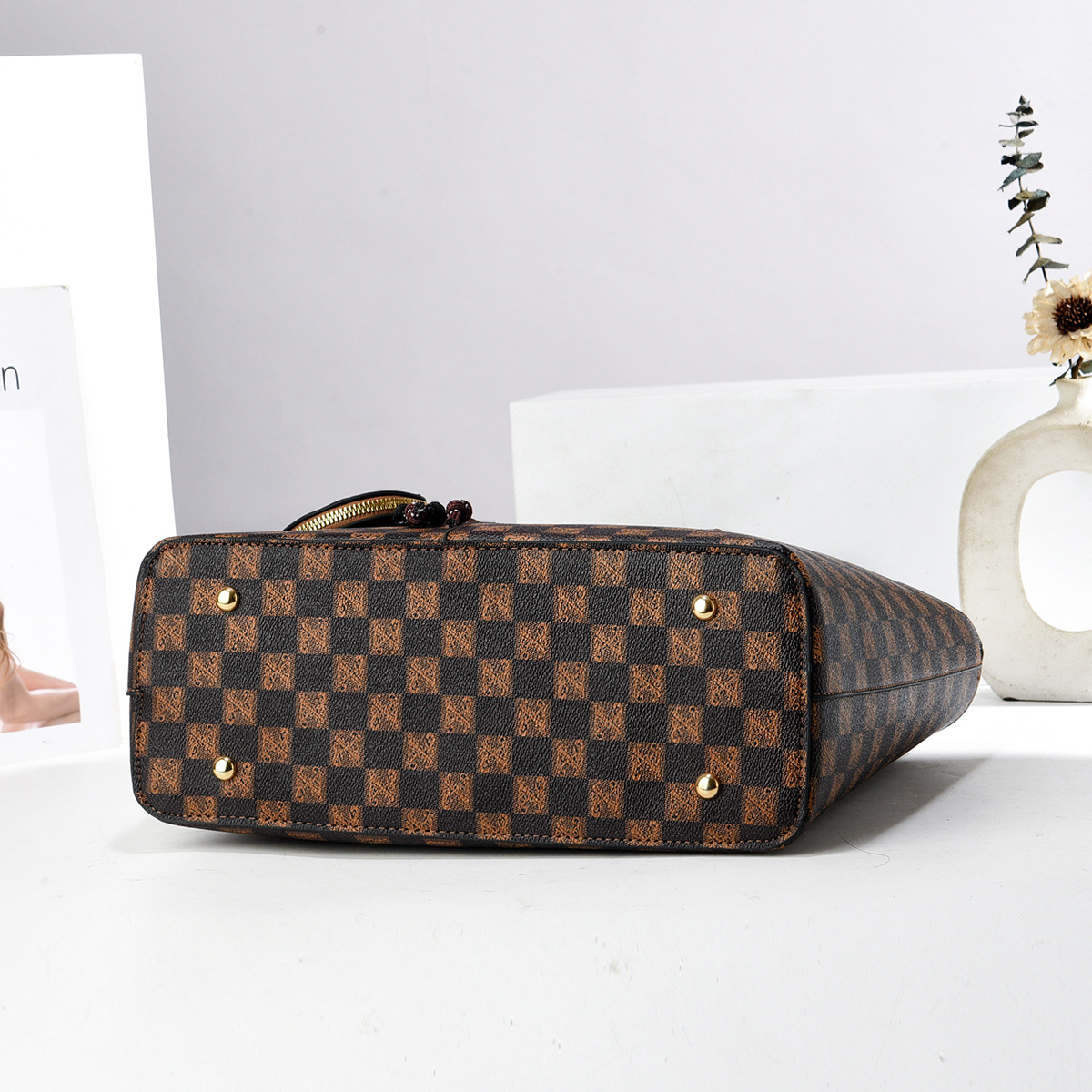 Bolso Tote bolso clásico tablero de ajedrez bolso pequeño bolso redondo colgante bolso de hombro Taizhou bolso femenino bolso de comercio exterior
