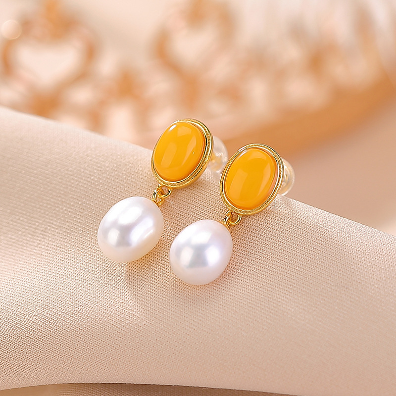 Bông tai bạc S925 mạ vàng đính ngọc trai nước ngọt và đá jasper sáp ong mặt trứng phong cách retro — Mô hình sáp ong