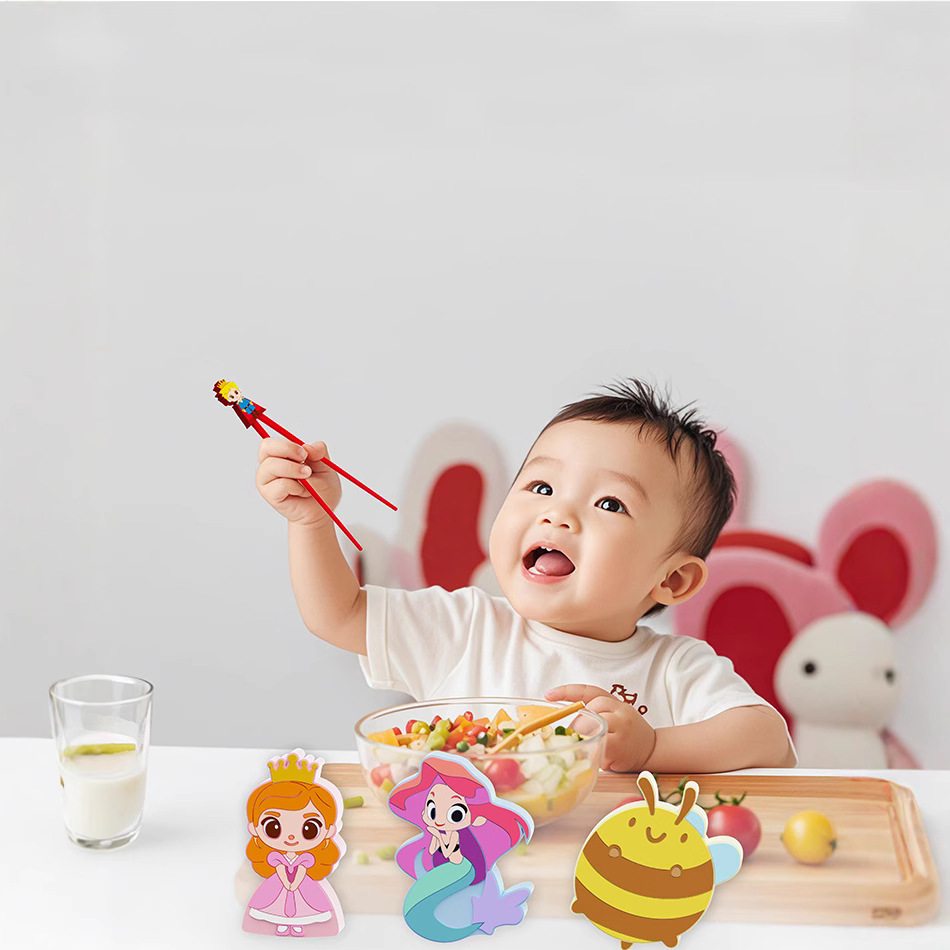 厂家直销自主设计儿童筷子辅助吃饭纠正姿势1-5岁PVC公仔硅胶指环