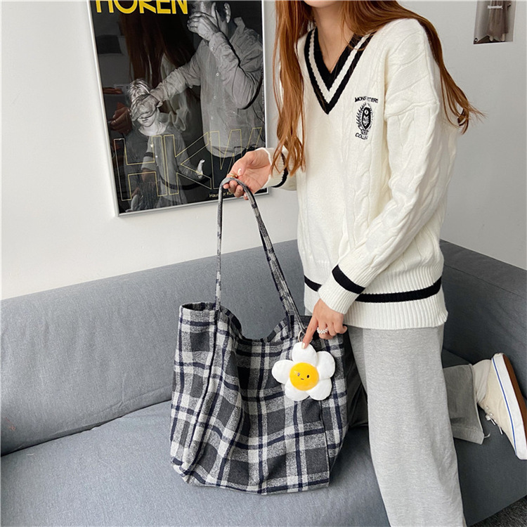 0981 Simple ins checkered woolen single-shoulder bag, hand-held cloth bag, student large-capacity shopping bag, laid-back style women's bag undefined