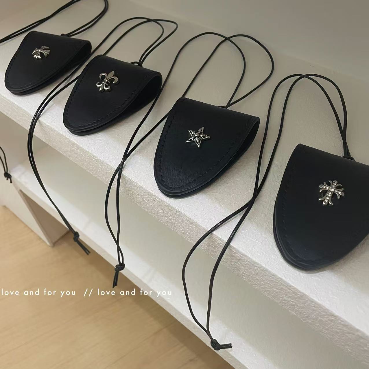 超爱博主同款挂脖磁吸多功能皮革眼镜挂件墨镜夹挂绳项链毛衣链女