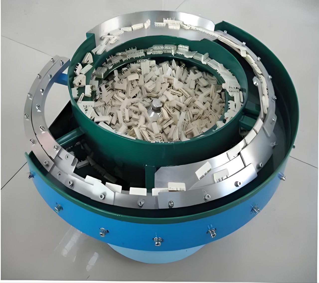 东莞非标振动盘厂家螺丝螺母弹簧塑胶电子加工震动盘自动送料机