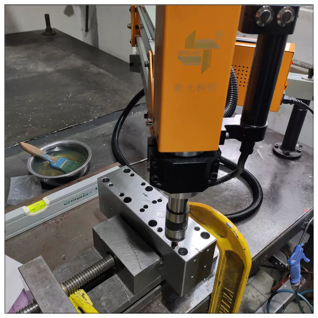 全新新光悬臂数控攻丝机电动自动螺纹D3-16W高效智能触摸屏一体机