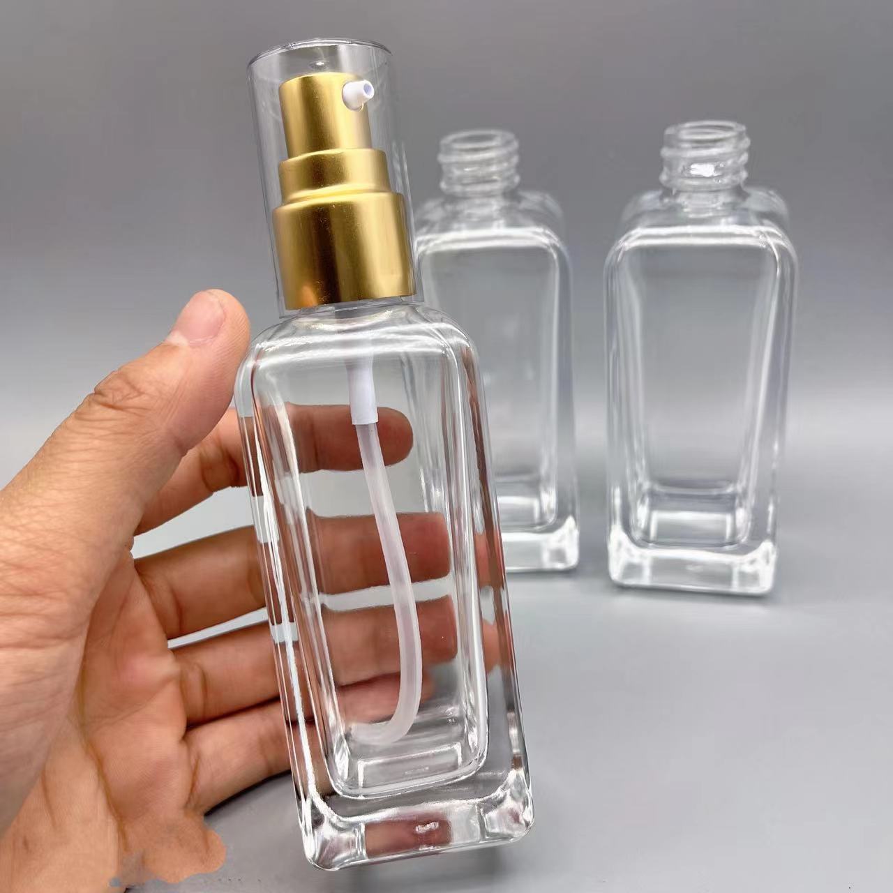 2022 nuevo en stock botella cuadrada 80ml presionando botella de vidrio botella cosmética cuidado del cabello esencia botella de aceite sub-botella