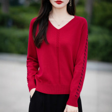 大码红色v领针织衫女秋季2025新款爆款中年妈妈打底毛衣小衫上衣