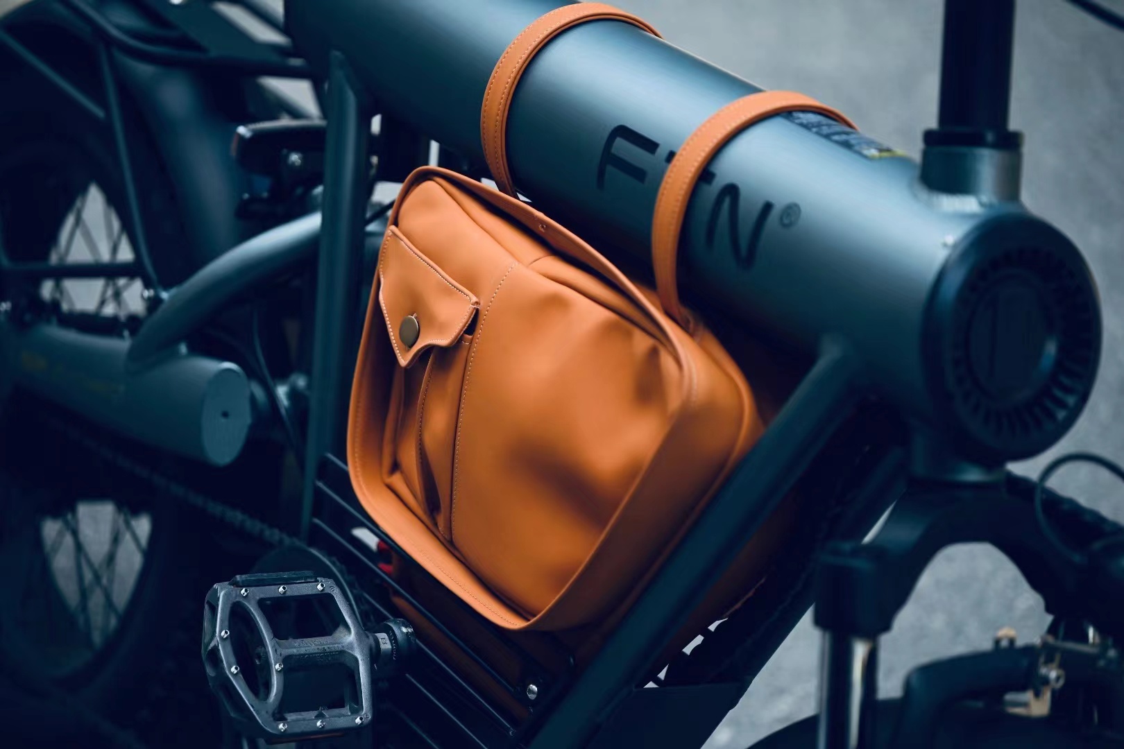Zhou Shushu FTN electric bike mid-mounted battery seat bag retro modification accessory new waterproof and sun-proof model
