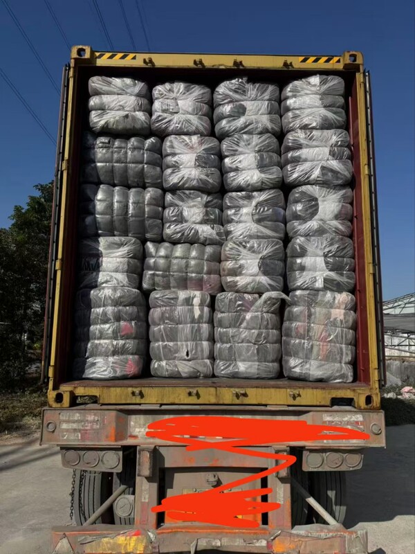 Low-Priced Wholesale of Old Clothes and Shoes by the Kilogram, Truck Transport, Export to Africa, Mixed Old Clothing and Shoes for Street Vending Low-Priced Wholesale of Old Clothes and Shoes by the Kilogram, Truck Transport, Export to Africa, Mixed Old Clothing and Shoes for Street Vending