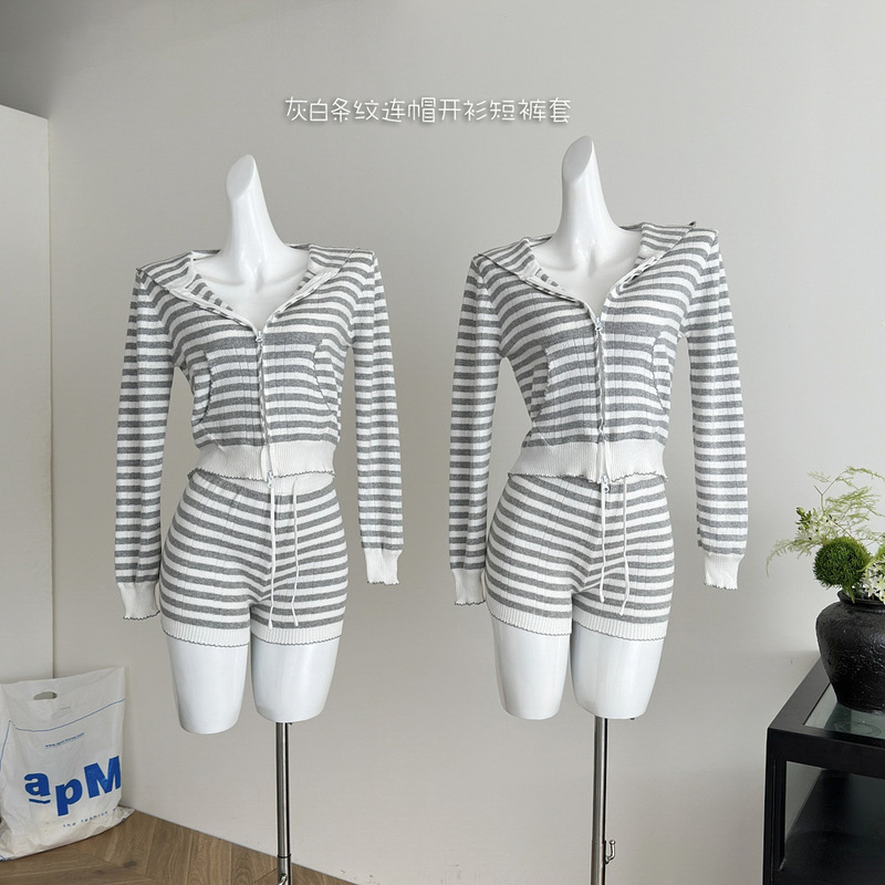 Ruoyu Elegant Pure Desire Comfortable Private Clothing Series Gray and White Stripesd Hooded Cardigan Shorts Set Autumn and Winter Style