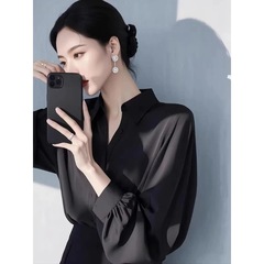 超火の黒いサテンのシャツの女性の新商品感は軽くて豪華で独特で美しいです。