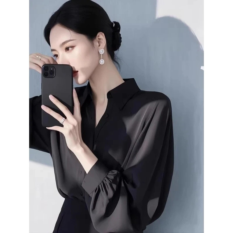 超火の黒いサテンのシャツの女性の新商品感は軽くて豪華で独特で美しいです。|undefined