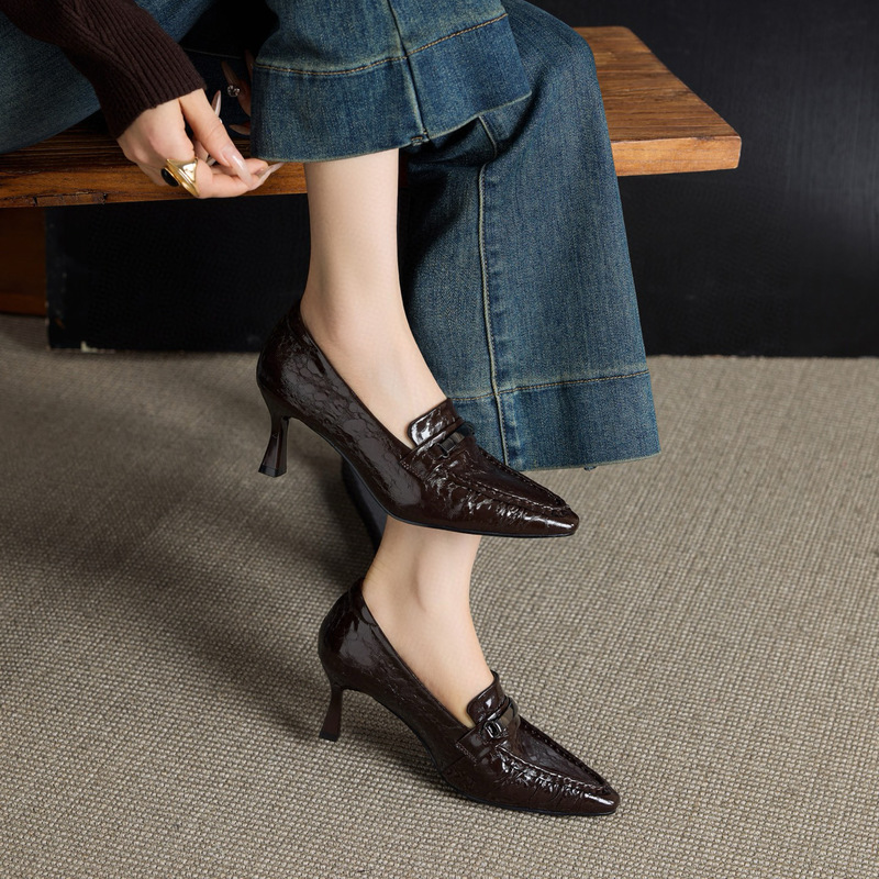 Pointed-Toe Stiletto Women's Shoes 2026 Spring New British Style Wrinkled Leather Metal Buckle High-Heeled Shoes French Elegant Single Shoes