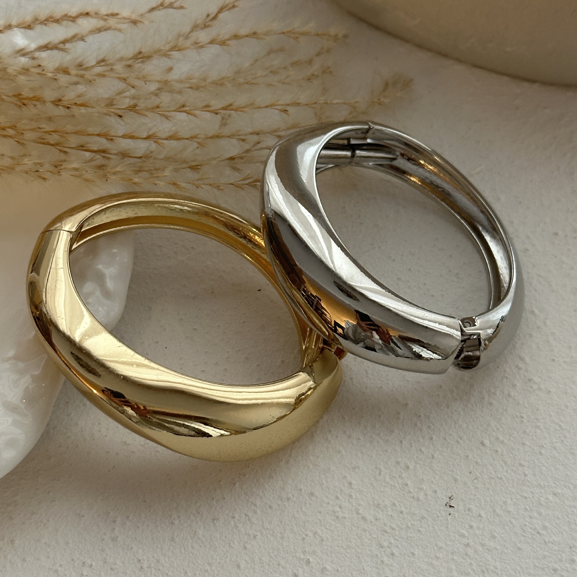 59g Weight Rings, Bracelets Classification 1 Piece Quantity Daily Occasion Alloy Material Solid Color, Butterfly Pattern Women's Gender Ring, Plating Design Exaggerated Style Exaggerated Solid Color Butterfly Alloy Ring Plating Women's Rings Bracelets 20