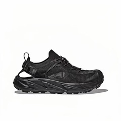 李現は同じタイプのHOKA Hopara 2で、男女の春と夏のホパラ2キャンプをしています。