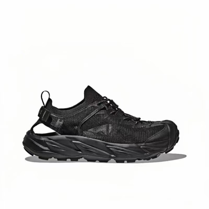 李現は同じタイプのHOKA Hopara 2で、男女の春と夏のホパラ2キャンプをしています。|undefined