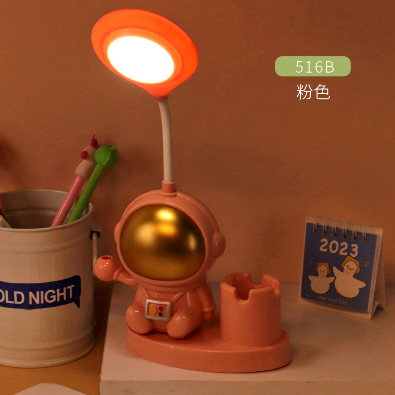 Lámpara de escritorio recargable con diseño de astronauta de dibujos animados para estudiantes, protección ocular LED, pequeño regalo para niños, logotipo personalizable, divertida