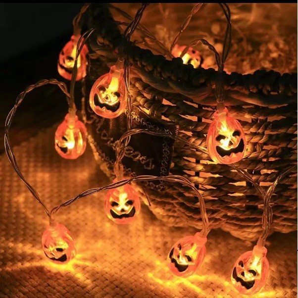 Ventas transfronterizas de Halloween calabaza cabeza fantasma blanco murciélago púrpura fantasma mano lámpara de decoración festiva lámpara de color temática