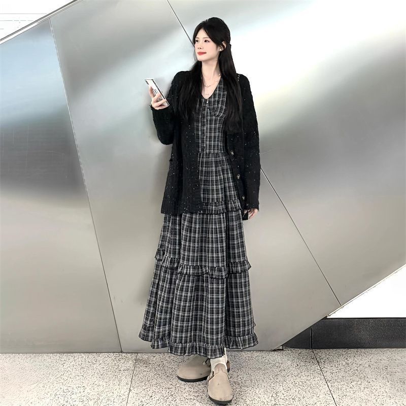 秋季套装一整套穿搭高腰显瘦格纹背心连衣裙女+黑色针织开衫毛衣|undefined