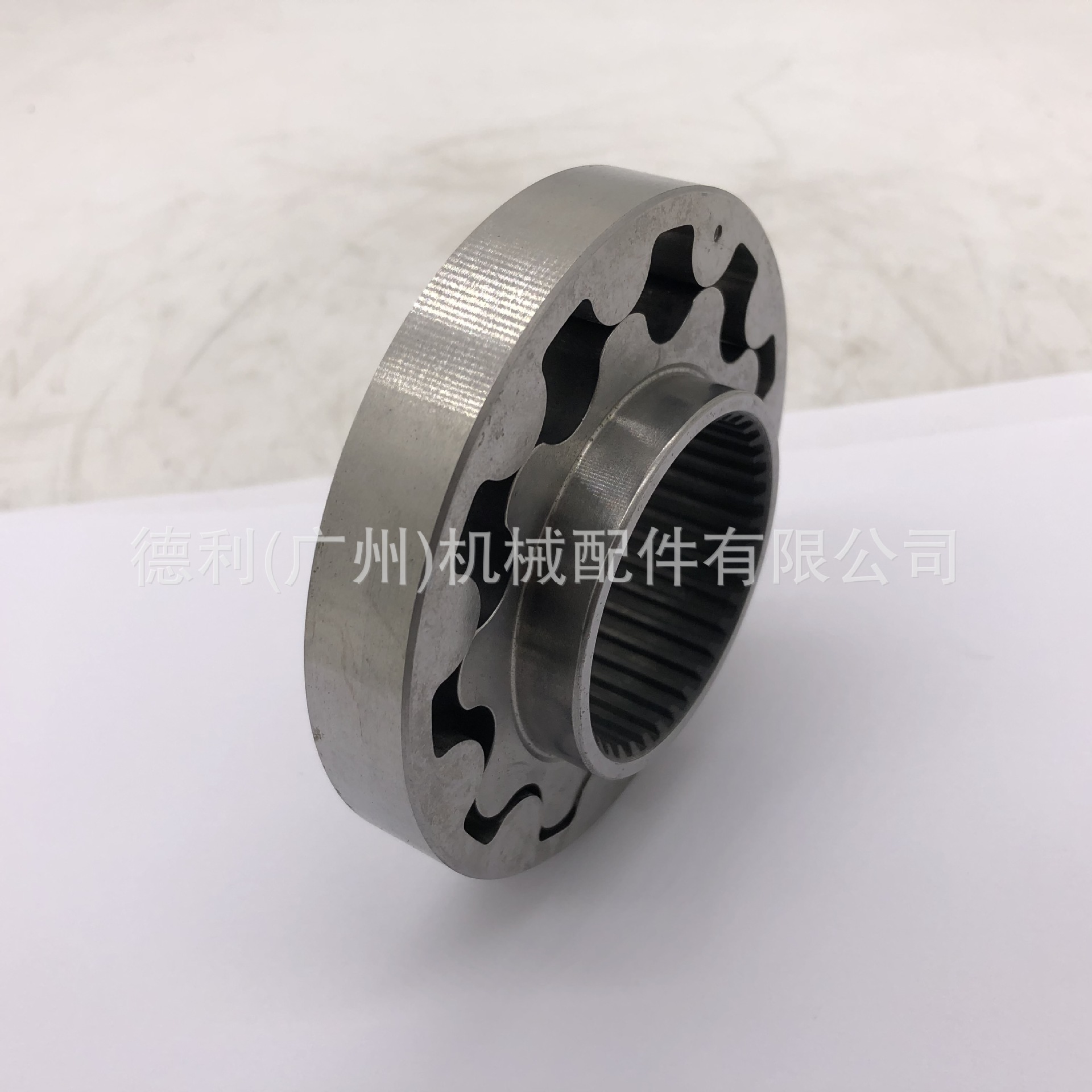 1C010-35070 Kubota V3300 V3600 V3800 Engine Oil Pump