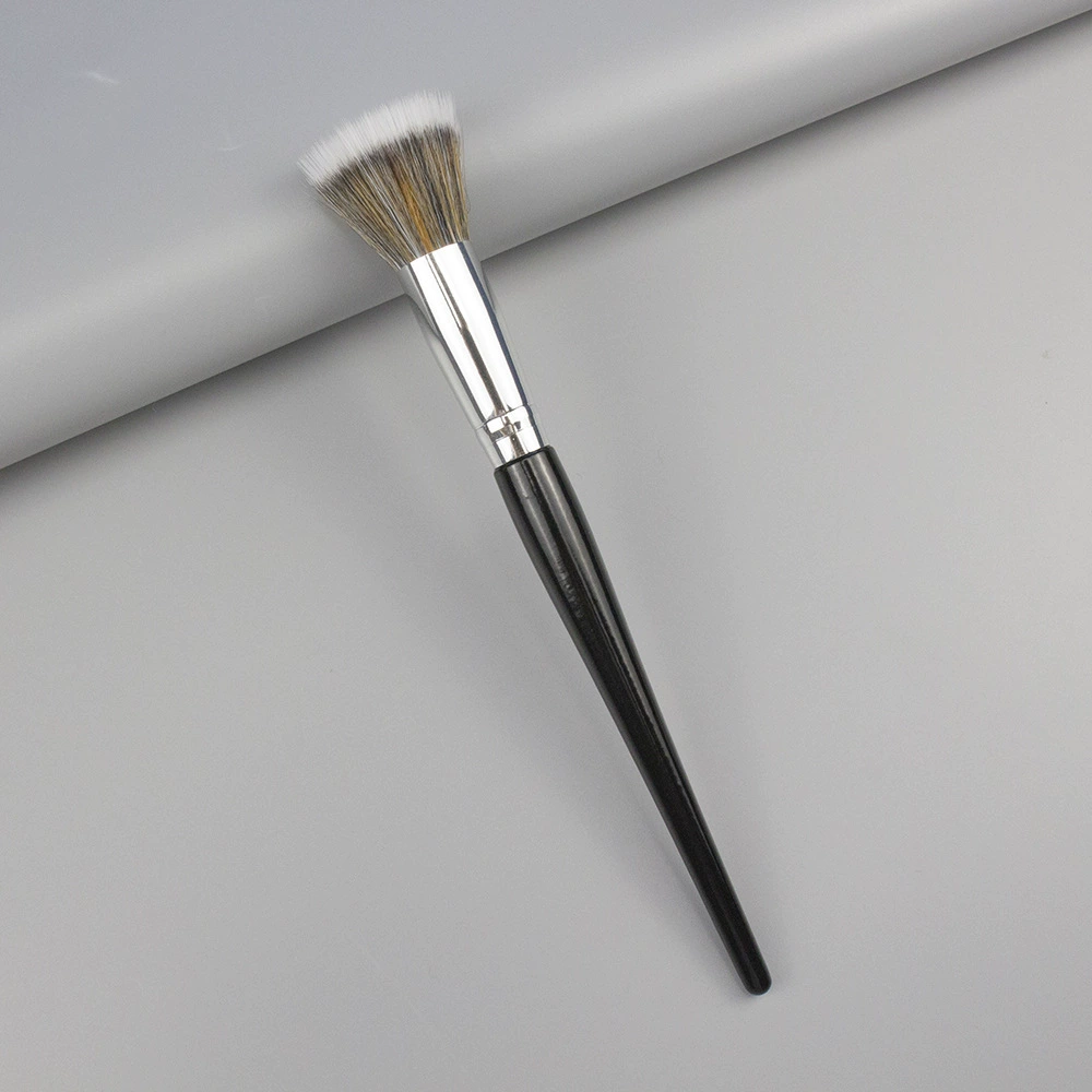 Concealer brush, face blush, conceals acne, style
