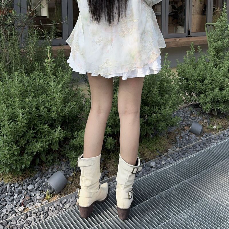 尖头粗跟白色短靴女2025新款英伦风皮带扣马丁靴气质中筒堆堆靴子|undefined