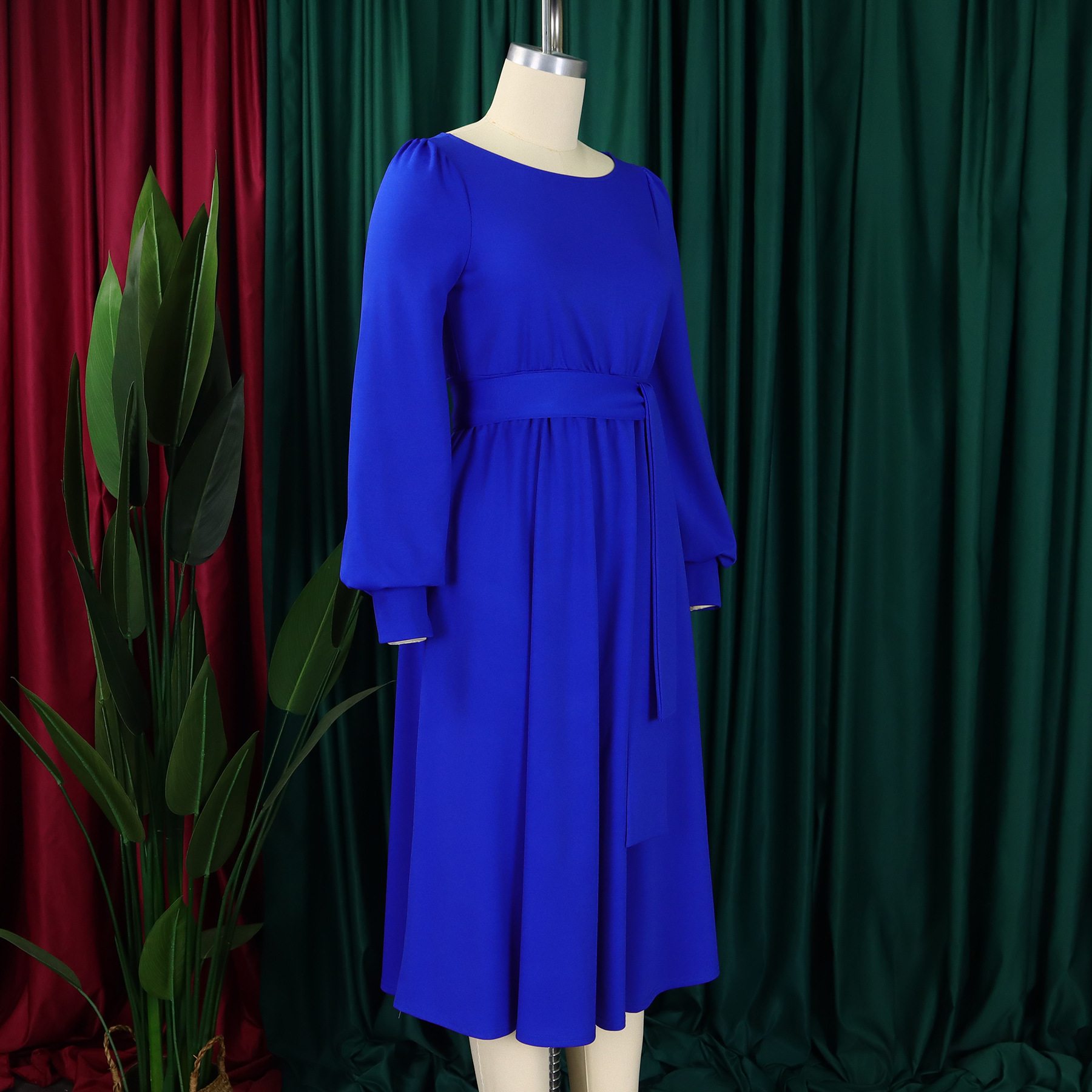 Frau Normales Kleid Einfacher Stil Rundhals Lange Ärmel Einfarbig Midi-Kleid Ferien Täglich display picture 17