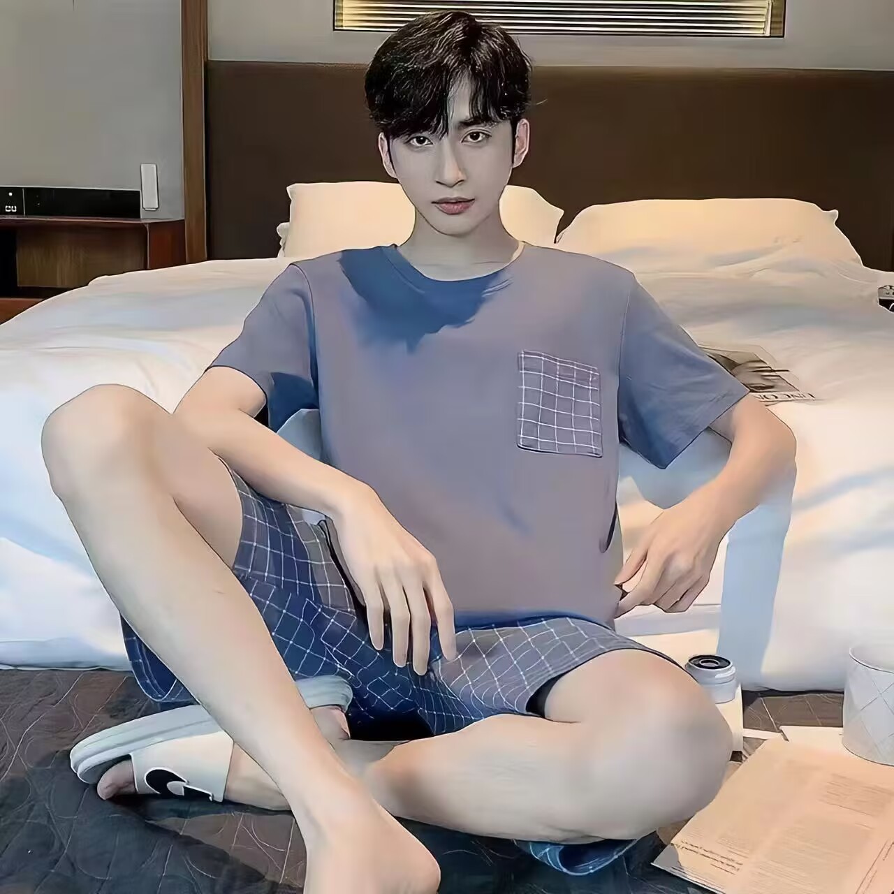 Cross-border 2025 verano coreano de dibujos animados hombres simples sueltos cuello redondo pantalones cortos de manga corta traje ropa de hogar se puede usar afuera