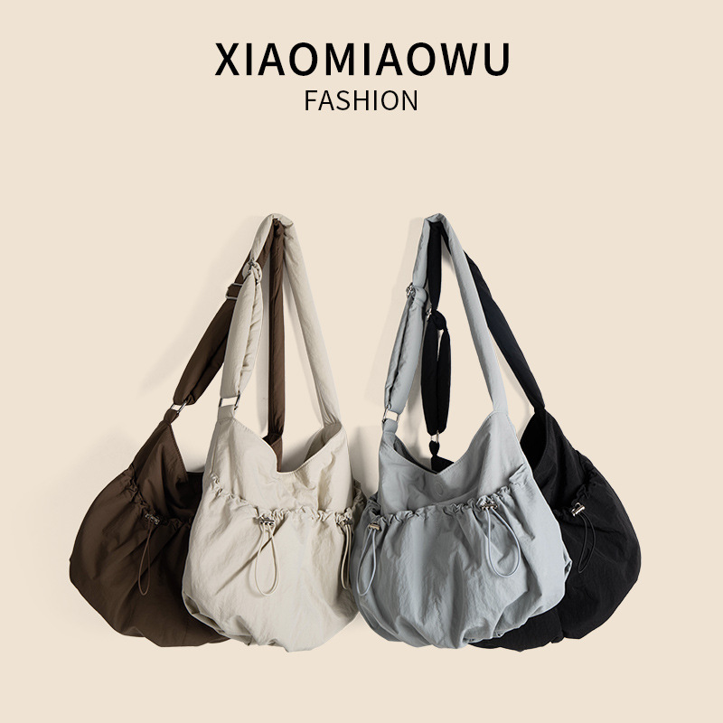 New pleated commuting shoulder with large capacity and high-end feel, drawstring summer versatile nylon crossbody bag_voghion.com