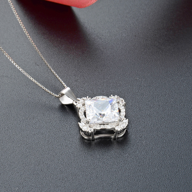 925 plata esterlina alta sensación de collar de cuatro hojas mujeres lujo ligero estilo europeo y americano transfronterizo incrustado colgante zircon cadena clavícula