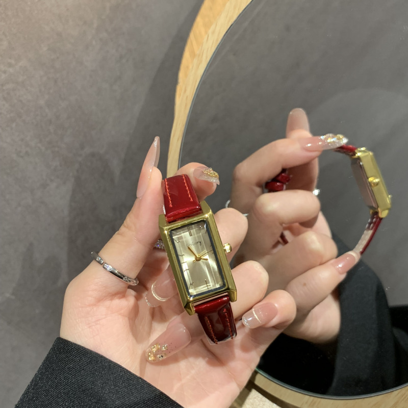 Popular Square Watch for Women, Ins-Style High-End Feel, Niche Luxury for Office Workers, Simple and Elegant, Thin Leather Strap Women's Watch