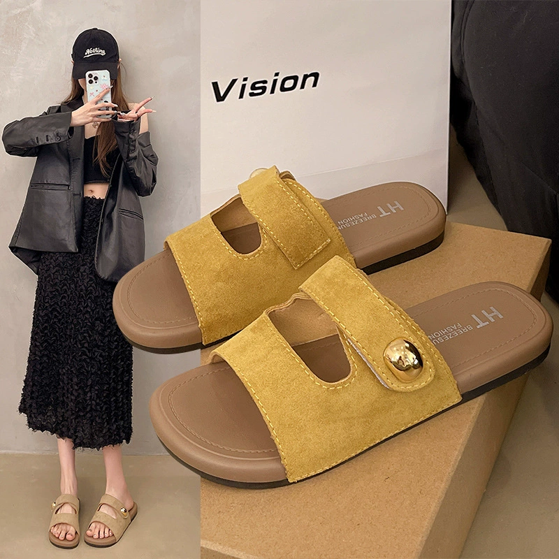 Корейская версия металлической пряжки сандалия женские летние носки 2025 новый ретро плоский подошва мягкая подошва противоскользящая обувь