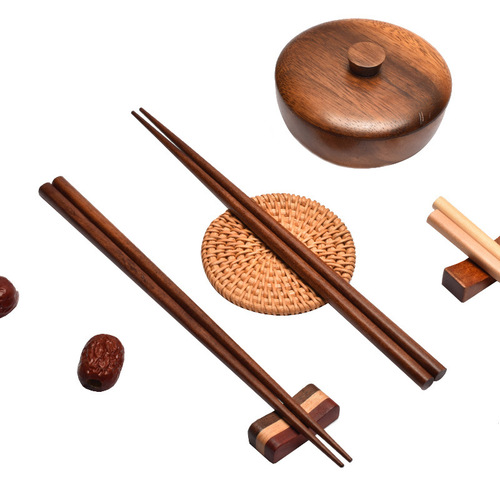 Japanese pointed chopsticks home hotel wooden tableware Japanese style couple chopsticks engraving cooking sushi chopsticks wholesale wooden chopsticks