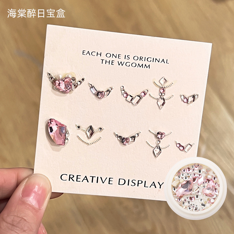 Desgaste de la celebridad en línea paquete de material de uñas caja del Tesoro japonés accesorios de uñas corazón torcido Mariposa Super Flash accesorios de uñas de diamante en forma especial