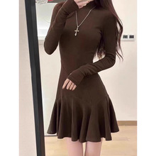 2025年早秋新款收腰显瘦半高领连衣裙女小个子温柔风打底a字短裙