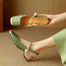 新中式国风刺绣穆勒鞋女2024包头拖鞋女金属珍珠法式气质中空单鞋