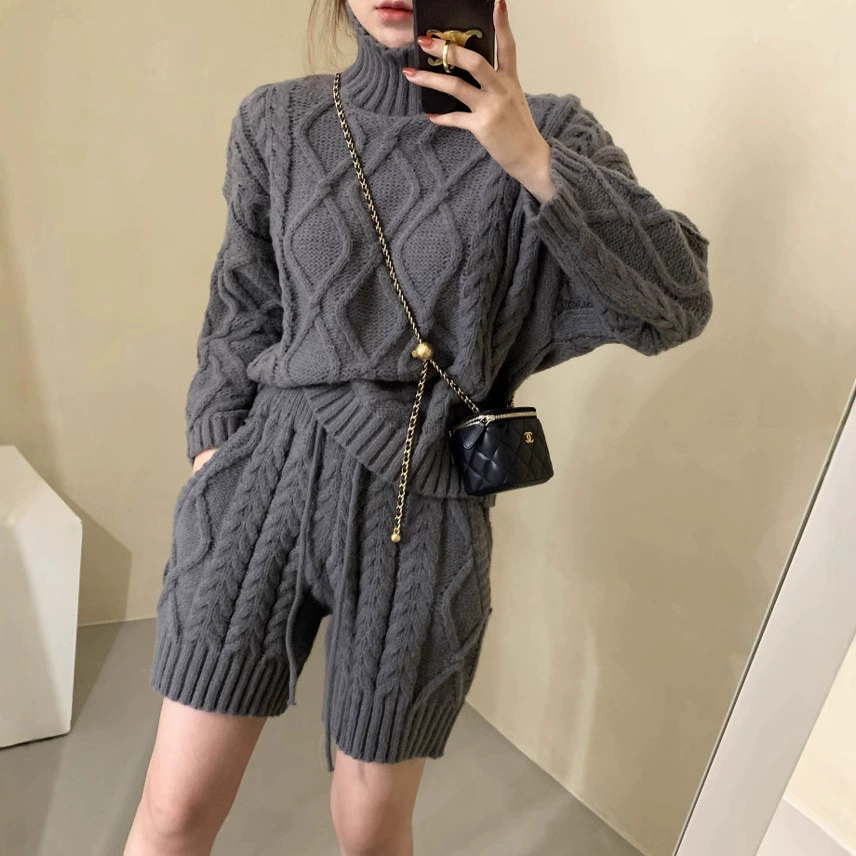 Трикотажный костюм в Корейском стиле, элегантный вязаный свитер с высоким воротом и конопляным узором, длинным рукавом и широкими шортами с высокой талией на шнуровке