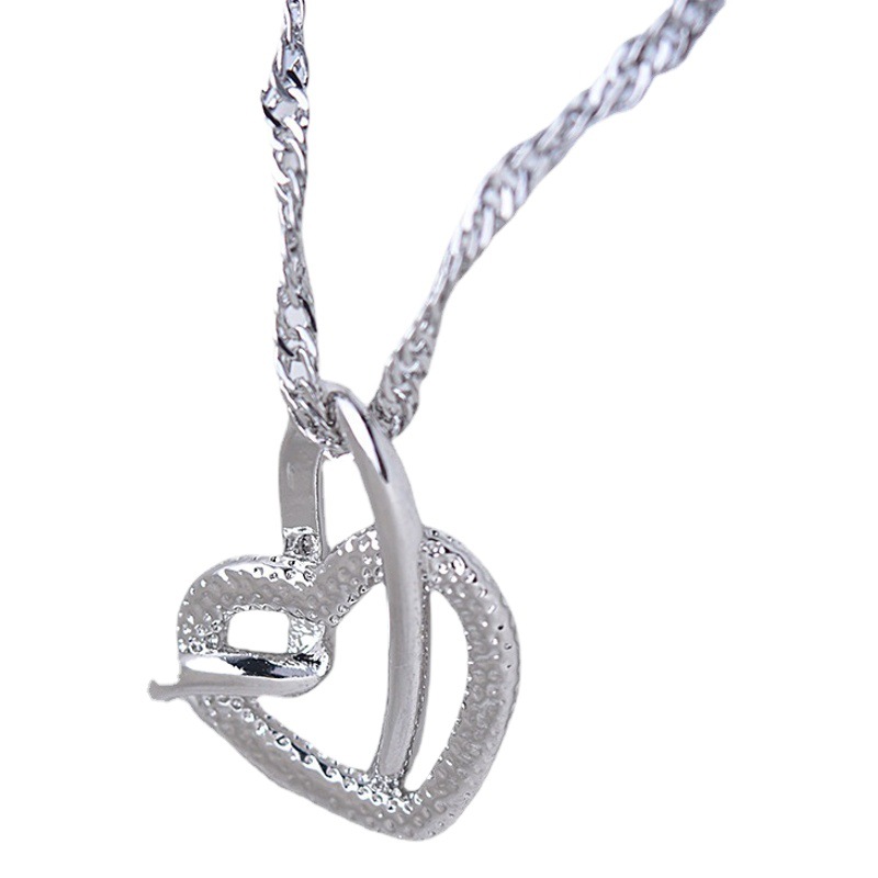 Deseo Venta caliente esmerilado doble corazón colgante collar clavícula elegante dama corazón a corazón collar impreso con cadena de onda de agua