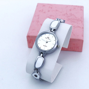 �¿��Ї��L��Ҏ�t��朱�Ů��߼��е���ʯӢ��Ůʿ���ֵ�ֱ��p��