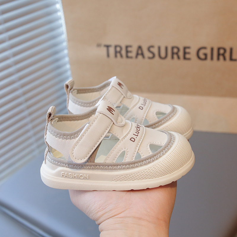 2025 verano nuevo estilo bebé media sandalias mujer bebé sandalias Baotou anti-patada hombre bebé verano zapatos en nombre del cabello