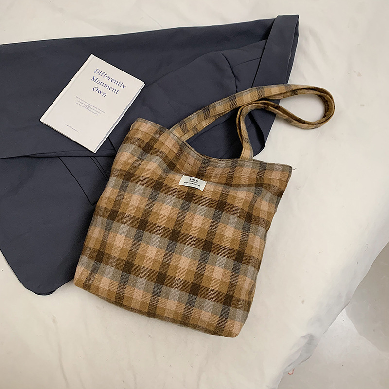 Bolsa de hombro de gran capacidad de invierno para mujeres 2024 nuevo bolso de lana cuadrado retro bolso de viaje de estudiantes universitarios