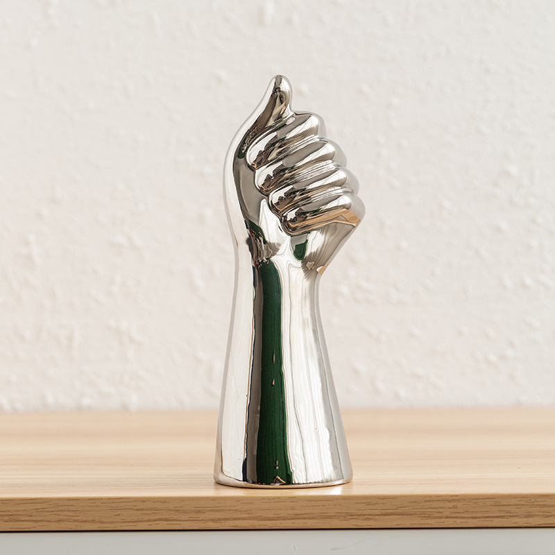 손에 쥐고 있는 모습(은색)