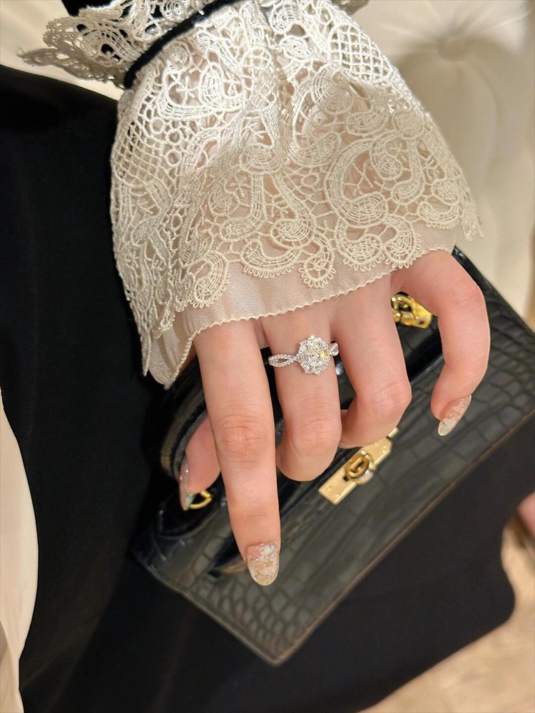 Sparkling Snowflake Diamond Pigeon Egg Designer Ring For Women_voghion.com