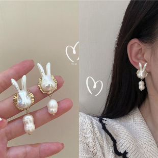 Sweet and fashionable Baroque pearl earrings Creative personality super soft and cute rabbit earrings Girls sensational temperament earrings