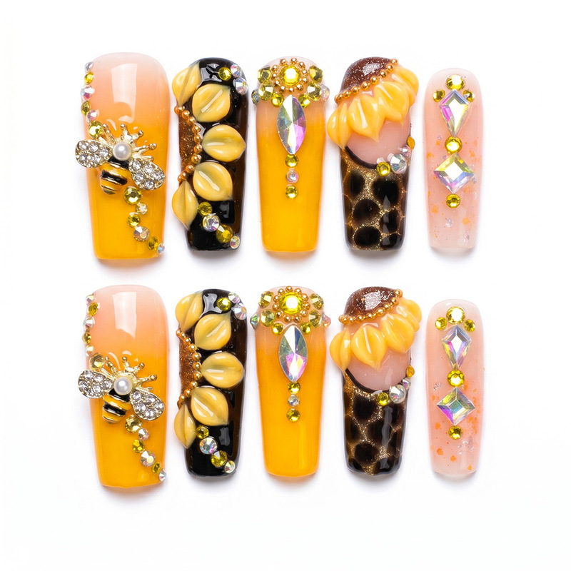Handmade 3D carved bee and sunflower designs paired with leopard print, exported to Europe and America, wholesale handmade press-on nails Handmade 3D carved bee and sunflower designs paired with leopard print, exported to Europe and America, wholesale handmade press-on nails
